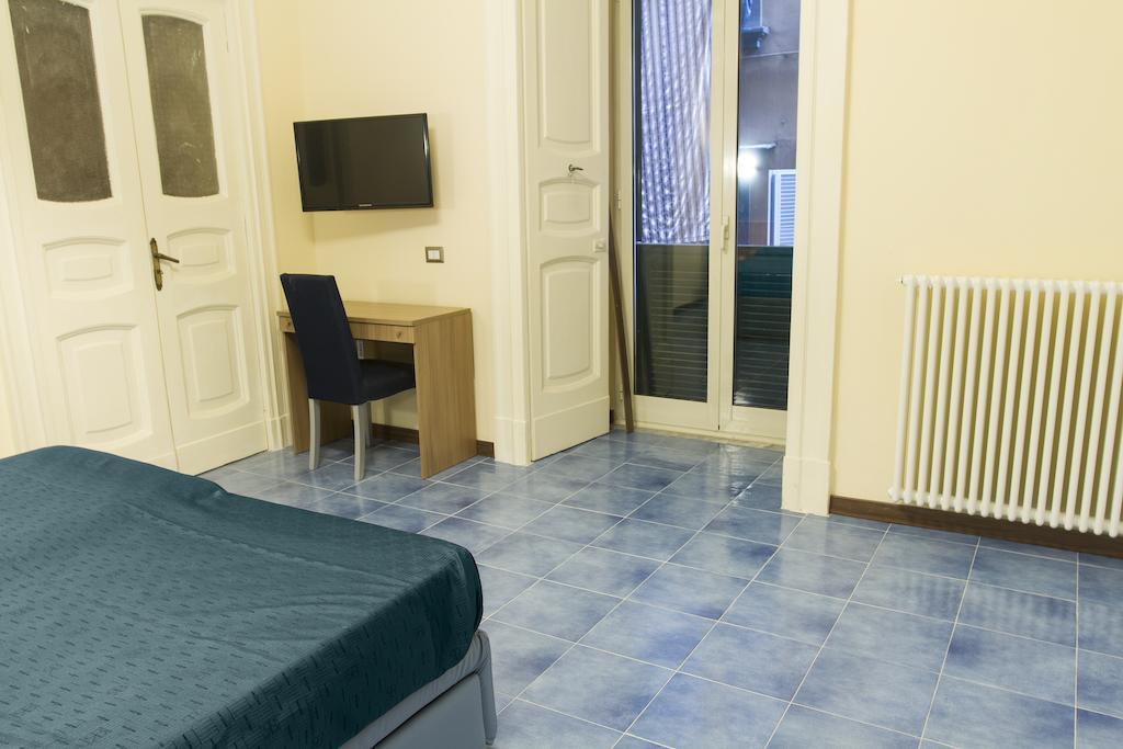 Bed and Breakfast Duomo 89 Neapel Zimmer foto